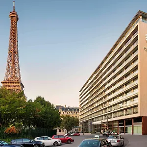 **** Szálloda Pullman Tour Eiffel Franciaország