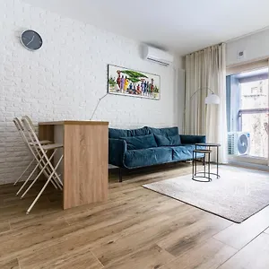 cozy-and-bright-apartment-mennica-residence232.warsawhotelspoland.com/